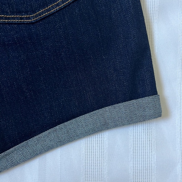 Old Navy | Size 4 Dark Wash High Rise Jean Shorts for Women with 7-inch Inseam - Picture 8 of 16